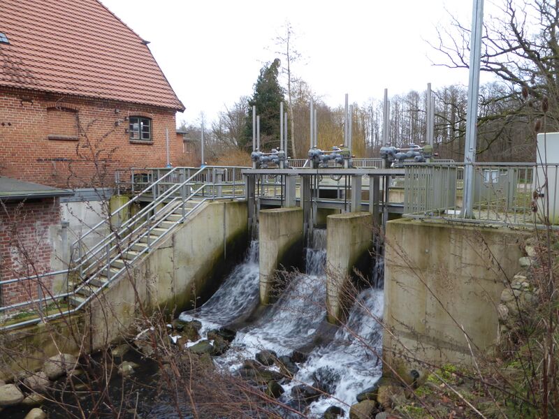 Datei:****WehranlageP1010950. JPG.JPG