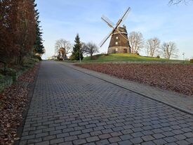 Windmühle 1 Woldegk die Museumsmühle - Zufahrt zum Mühlenberg mit Museumsmühle und Mühle Ramme 2025
