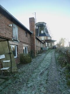 Windmühle Neukloster, Einfahrt, Nordsosteite 2024