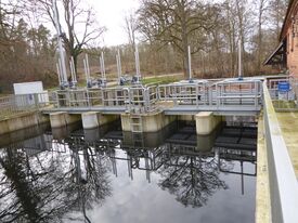 Kuchelmiß Wehranlage, neben Turbinenhaus 20200202