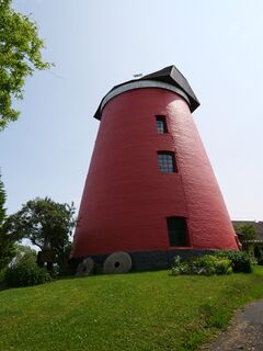Windmühle 4 in Woldegk die Mühle Gotteskamp - Ansicht mit Mühlsteinen 2025