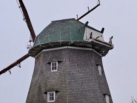 Windmühle Neubukow - Ansicht der Kappe mit abgesägter Windrose 2025