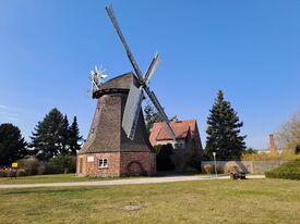 Windmühle Wittenburg - Ansicht von Mühle und Müllerhaus 2025