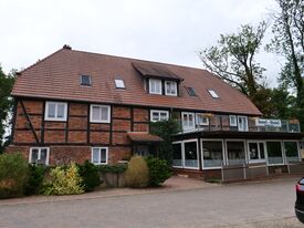 Wassermühle in Dobbertin die Alte Mühle - Straßenansicht des heutigen Inselhotels 2025