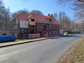 Wassermühle in Gresse - Ansicht mit Wohn- und Mühlenteil 2025