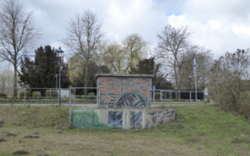 Wassermühle Dargun , benachbarter Parkplatz mit Wasserradabbildung auf Trafo 210406