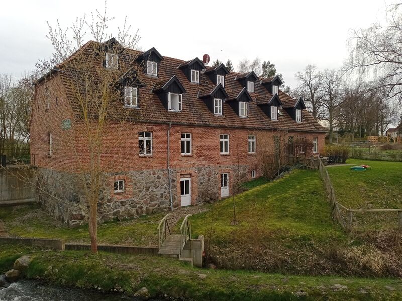 Datei:2024-03-27 Schloen Mühle Hofseite 1.jpg