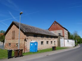 Motormühle Patzig - Ansicht Straße Süden Motormühle mit Stall 2024