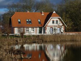 Wassermühle Klein Köthel - Ansicht der Mühle vom Mühlenteich 2025