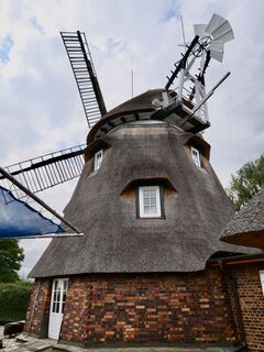 Windmühle Dorf Mecklenburg - Ansicht der Rückseite mit Anbau 2024