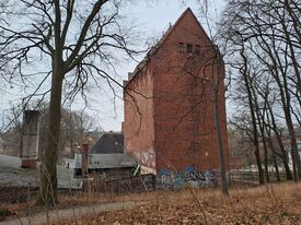 Wassermühle Neubukow - Ansicht Speicherrückseite mit verfallenden Anbau 2025