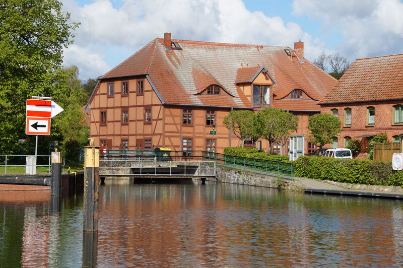 Datei:PlauamSee-Wassermuehle-Muehlen-MV-Foto-Arlt-2024-1.JPG