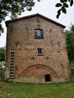 Wassermühle Penzlin die Baronsmühle - Ansicht Giebelansicht mit Spuren des alten Wasserrades 2024