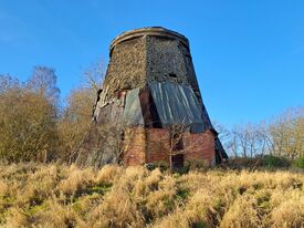 Windmühle Mühlenhagen - Ansicht der Mühle am erhaltenen Eingang 2025