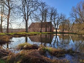 Wassermühle Mühlenhagen - Ansicht der Mühle vom Mühlenteich 2025