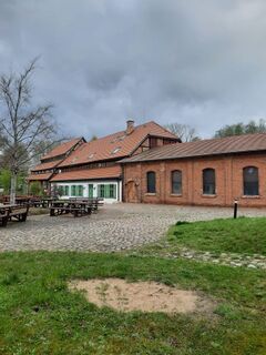 Wassermühle Hanshagen - Mühlenkomplex Ansicht vom Hof 2024