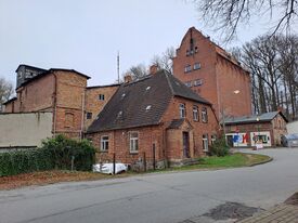 Wassermühle Neubukow - Ansicht der alten Mühlenteil mit neuer Mühle und Speicher 2025