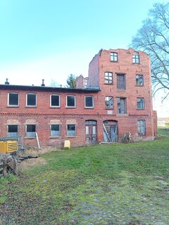 Wassermühle Sponholz - Ansicht auf Wohnteil und Mühlenteil von der Hofseite 2024