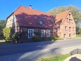 Wassermühle Reinshagen - Ansicht der Mühle von gegenüber stehender Mühlenscheune 2025