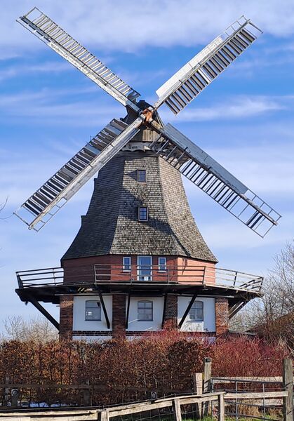 Datei:Lichtenhagen-2-Windmuehle-Muehlen-MV-Foto-Arlt-2025-hoch.jpg