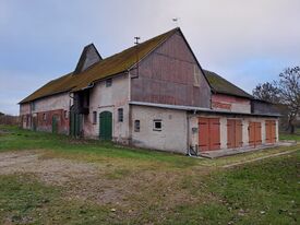Bauerngehöft in Breesen - Scheune mit vermutlicher Verladung der ehemaligen Schrotmühle 2025