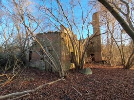Motormühle Schwerinsburg - Ansicht Rückseite mit Ruine des Anbaues Motorantrieb 2025