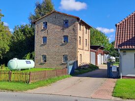 Motormühle Bartelshagen2 - Ansicht der äußerlich original erhaltenen Mühle 2025