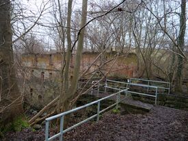 Wassermühle Wanzka - Ansicht Wehranlage mit Mühlenruine 2025