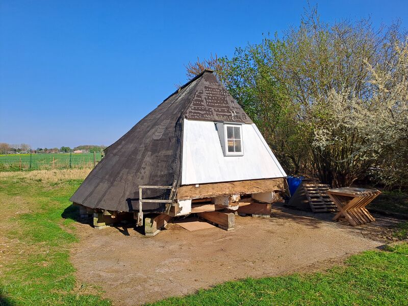 Datei:NeuVorwerk-1-Zwillingswindmuehlen-Windmuehle-Muehlen-MV-Foto-Arlt-2024-4.jpg