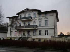 Straßenansicht Wohnhaus 2025