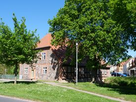 Wassermühle Friedland/ Meckl. - Straßenansicht Süden über Stadtgraben und Stadtmauer 2024