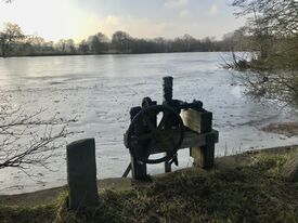 Wassermühle Stove, Freiwehr am Mühlenteich, 260118