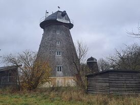 Windmühle 2 in Woldegk die Ehlertsche Mühle - Ansicht der Mühle mit Mühle Ramme 2025