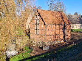 Wassermühle Levitzow - kleine Mühle mit Mühlenteich und Fluß im Schloßpark 2025